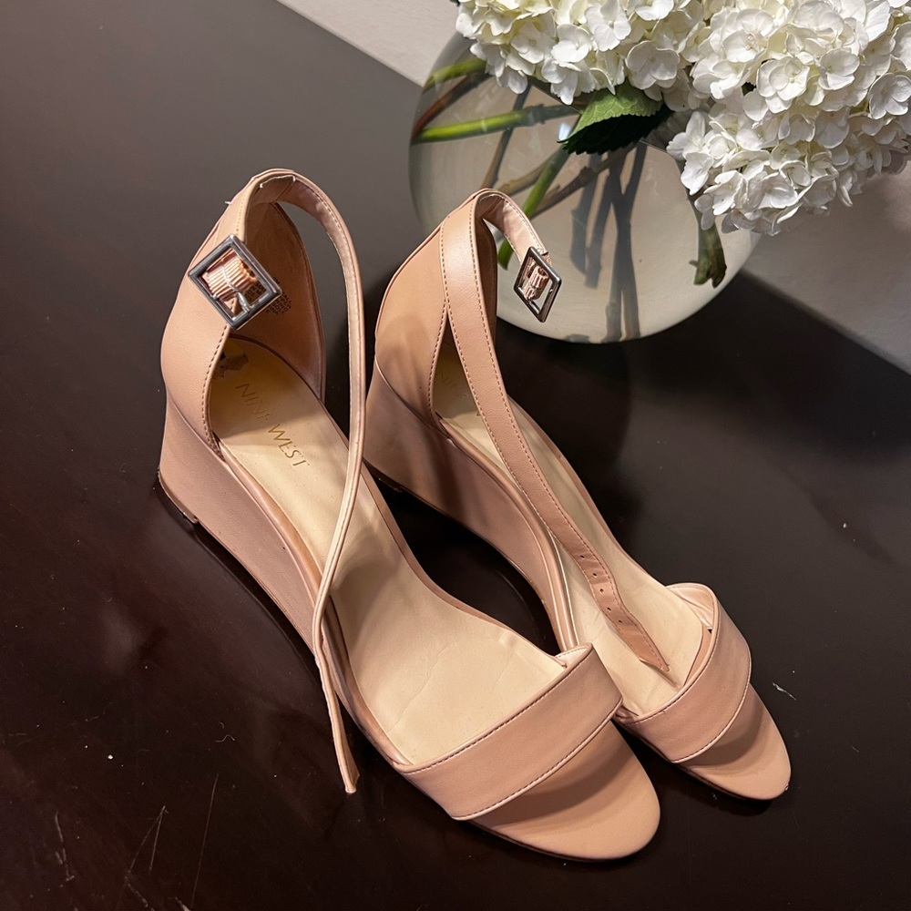 Nine West cream wedge sandal
Women’s 9
Worn 3-5 times.  In great condition!